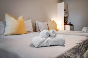 1 dormitorio, escritorio, wifi y ropa de cama