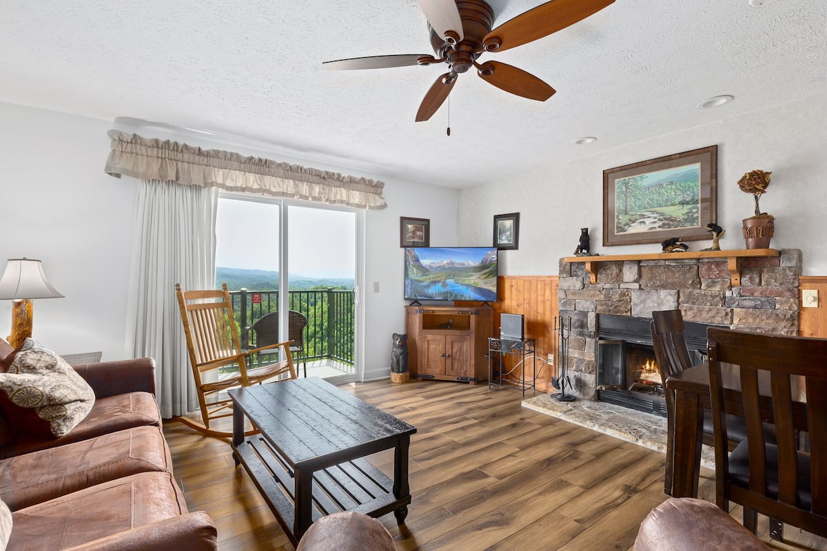 Condo, Multiple Beds, Balcony, Mountain View (#E208 - No Pets) | Living area