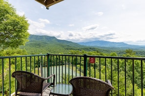 Appart'hôtel, plusieurs lits, balcon, vue montagne (#E208 - No Pets Allowed) | Enceinte de l’hébergement