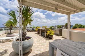Outdoor dining - Vista Royal Jan Thiel.  Private pool!  Ocean views from amazing rooftop terrace! (Jan Thiel)