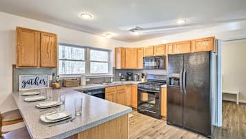 Køleskab, mikrobølgeovn, ovn, kogeplade