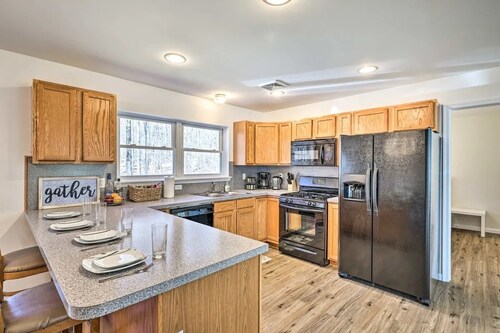 Villa in Arrowhead Pocono Resort community Walking to the Lake  .