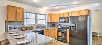 Villa in Arrowhead Pocono Resort community Walking to the Lake  .