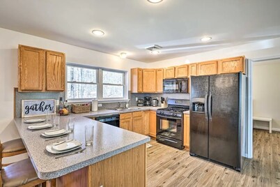 Villa in Arrowhead Pocono Resort community Walking to the Lake  .