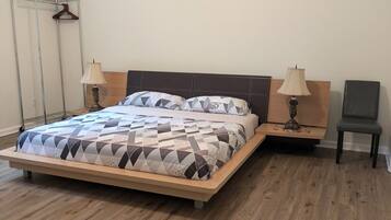 5 bedrooms, desk, iron/ironing board, free WiFi