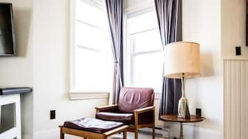 Traditional Room, 1 Queen Bed, Courtyard Area | Premium bedding, Tempur-Pedic beds, minibar, in-room safe