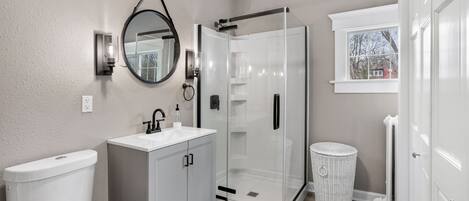 Combined shower/tub, hair dryer, towels, soap