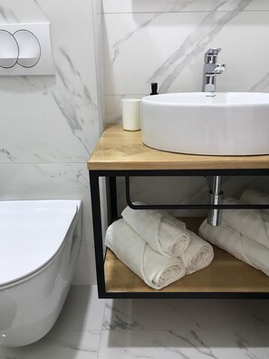 Shower, hair dryer, towels - Apartment Luka - One Bedroom Apartment (Vodice)