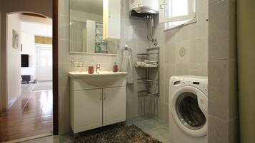 Shower, hair dryer, towels