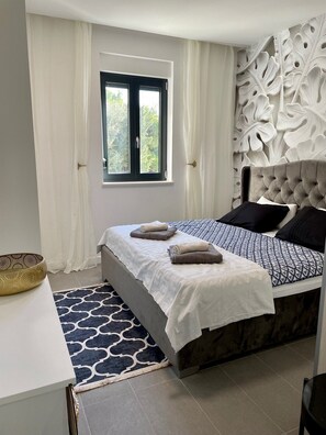 2 chambres, fer et planche à repasser, Wi-Fi, draps fournis