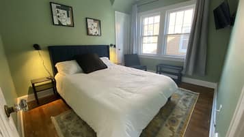 3 slaapkamers, een strijkplank/strijkijzer, gratis wifi, beddengoed