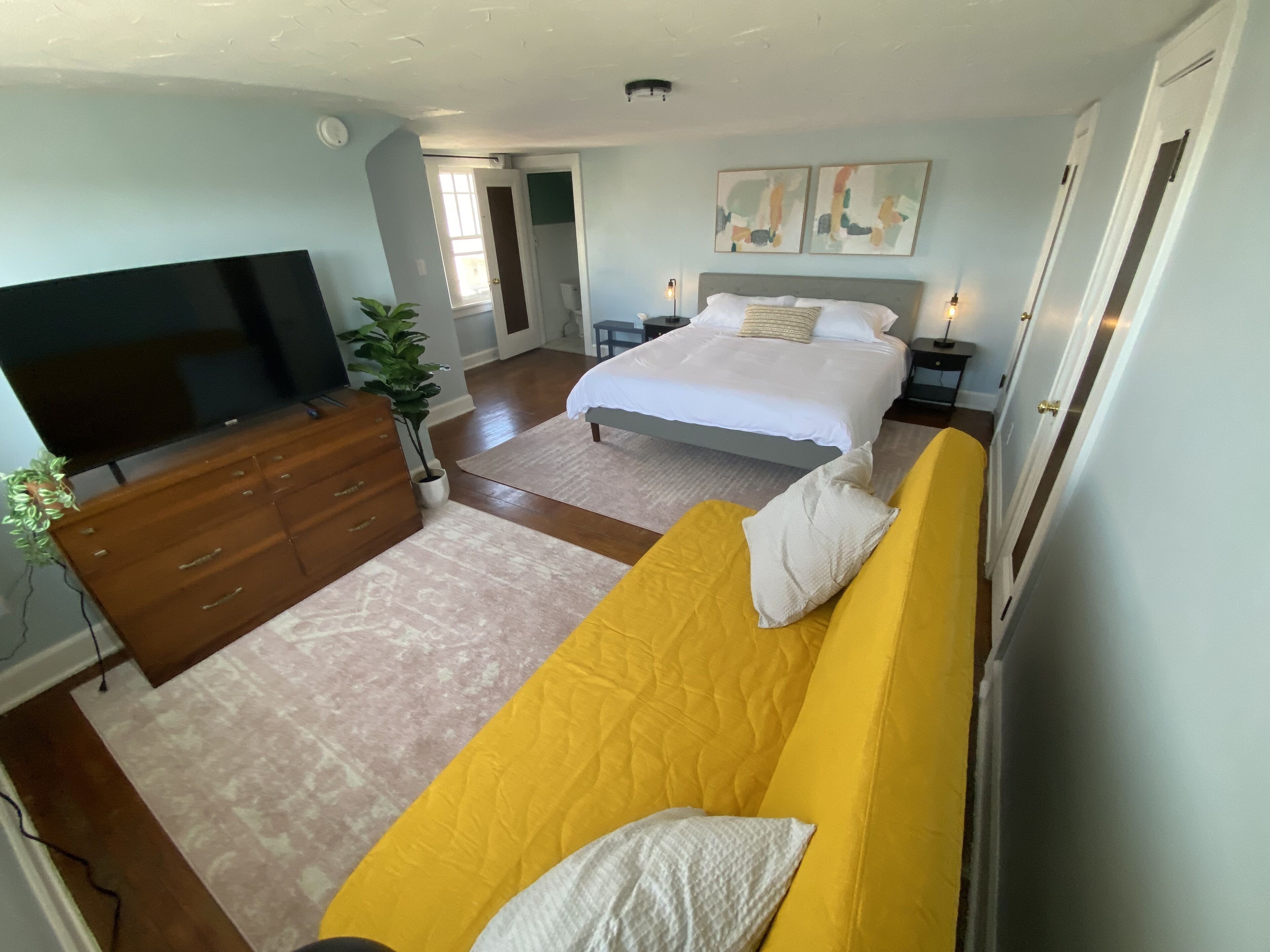 3 bedrooms, iron/ironing board, free WiFi, bed sheets