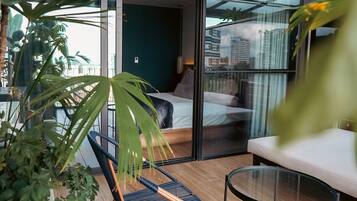 Junior Suite | Hypo-allergenic bedding, minibar, in-room safe, desk