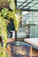 小型套房 | 防过敏的被褥、迷你吧、客房内保险箱、办公桌