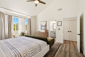 4 chambres, fer et planche à repasser, lit parapluie, Wi-Fi gratuit