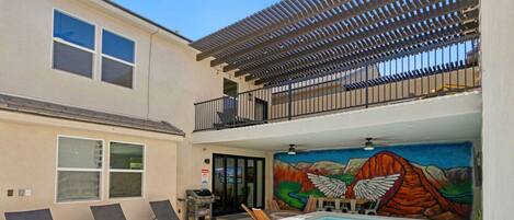 حمّام سباحة مُدفَّأ