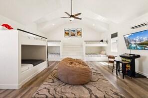 4 bedrooms, iron/ironing board, travel crib, free WiFi