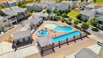 Lämmitetty uima-allas