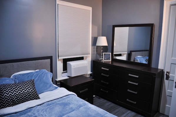 3 bedrooms, WiFi - Modern Apartment in Buffalo's Elmwood Village (Buffalo)