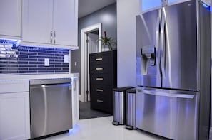 Interior - Modern Apartment in Buffalo's Elmwood Village (Buffalo)