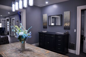 Interior - Modern Apartment in Buffalo's Elmwood Village (Buffalo)