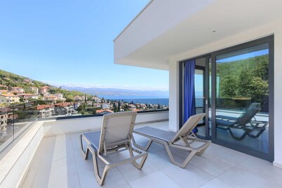Amazing modern 3-BR villa with heated pool just above Icici Marina
