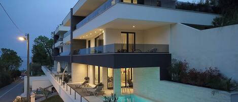 المنشأة من الخارج