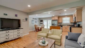 Een smart-tv en een kantoor