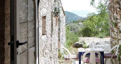 Holiday house w/sea view, garden, bbq and parking! Ideal for families up to 6!