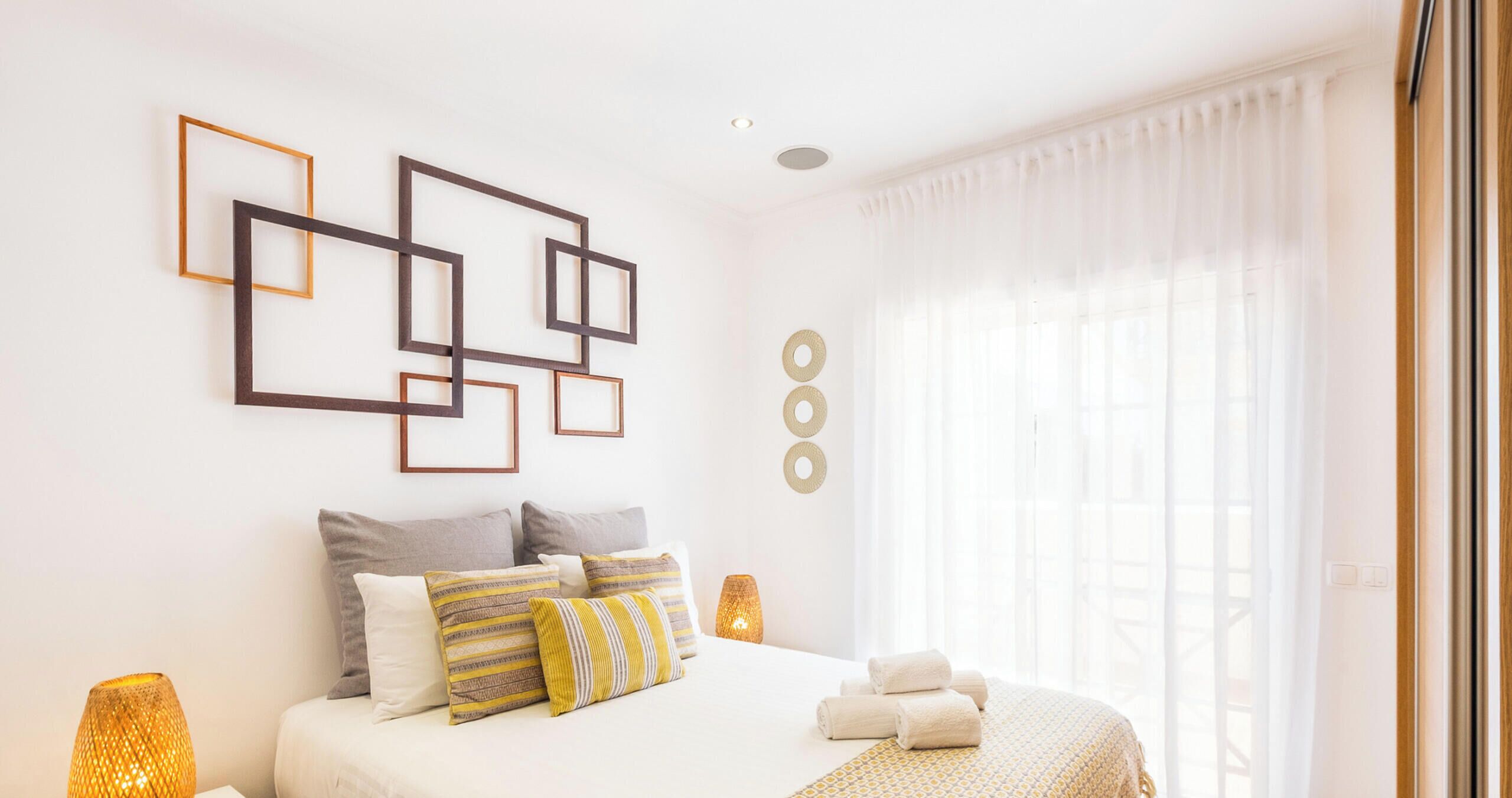 2 slaapkamers, een strijkplank/strijkijzer, gratis wifi, beddengoed