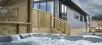 Hollicarrs - Lilypad Lodge