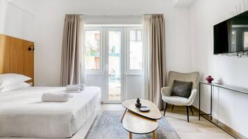 1 Schlafzimmer, Zimmersafe, Schreibtisch, Bügeleisen/Bügelbrett
