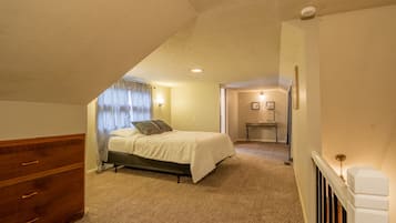 3 bedrooms, desk, iron/ironing board, free WiFi
