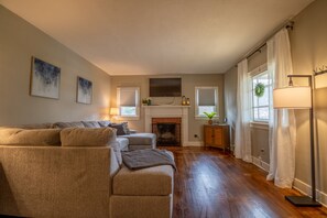 Smart TV, fireplace