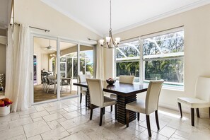 Dining - LAST MINUTE DEAL MAY/JUNE! Luxury villa, large pool and jacuzzi (Cape Coral)