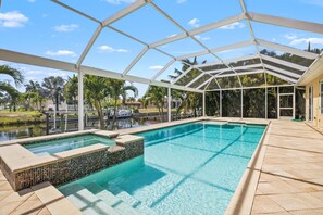 A heated pool - LAST MINUTE DEAL MAY/JUNE! Luxury villa, large pool and jacuzzi (Cape Coral)
