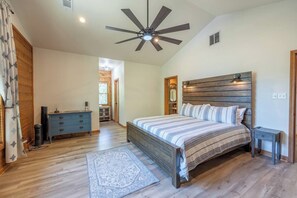 3 bedrooms, desk, iron/ironing board, travel cot