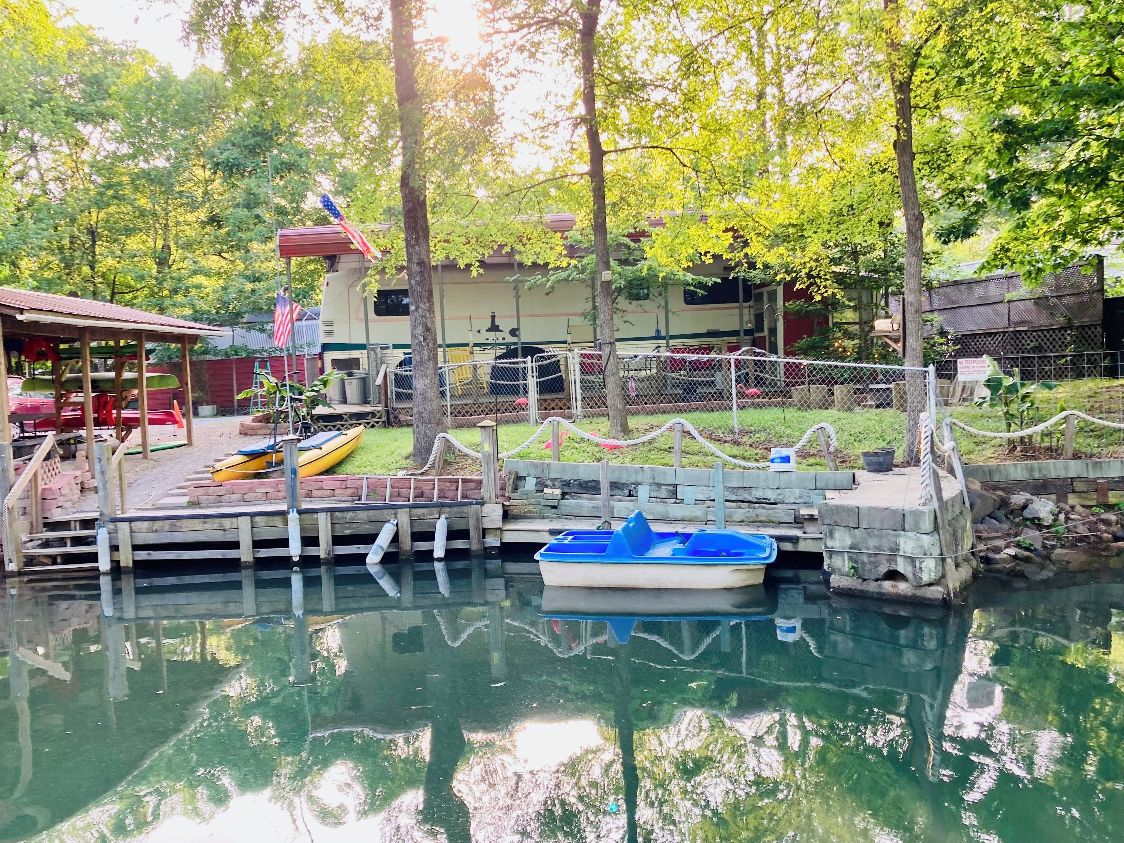 Bull Bayou Bus, Hot Springs Ar. on Lake Hamilton