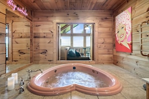 Interior - E.Z drive! WOW VIEWS, hotTUB 🎱 POOL TABLE, fireplace Close to Gatbg & Dollywood (Sevierville)