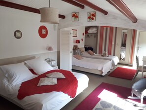 10 quartos, escrivaninha, ferros/tábuas de passar roupa, Wi-Fi