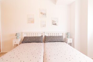 3 chambres, fer et planche à repasser, Wi-Fi, draps fournis