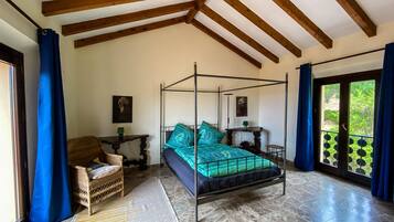 3 slaapkamers, een bureau, gratis wifi, beddengoed