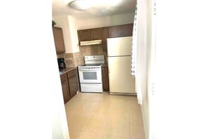 Private kitchen - Cozy lovely 2 bedroom apt (Miami)