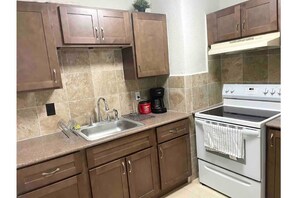Private kitchen - Cozy lovely 2 bedroom apt (Miami)