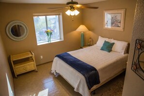 3 bedrooms, desk, iron/ironing board, free WiFi - Peaceful Southside Home 2026 Snowbirds Welcome (Lake Havasu City)