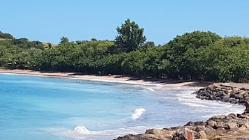 Sulla spiaggia, sabbia bianca