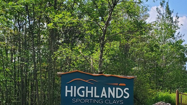 A sign for Highlands Sporting Clays with a directional arrow. - Seven Springs Mtn. Villas Condo - Ski, Golf, Hike, Sporting Clays, & Relaxation! (Champion)