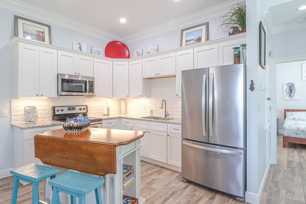 Frigorifero, microonde, forno, piano cottura