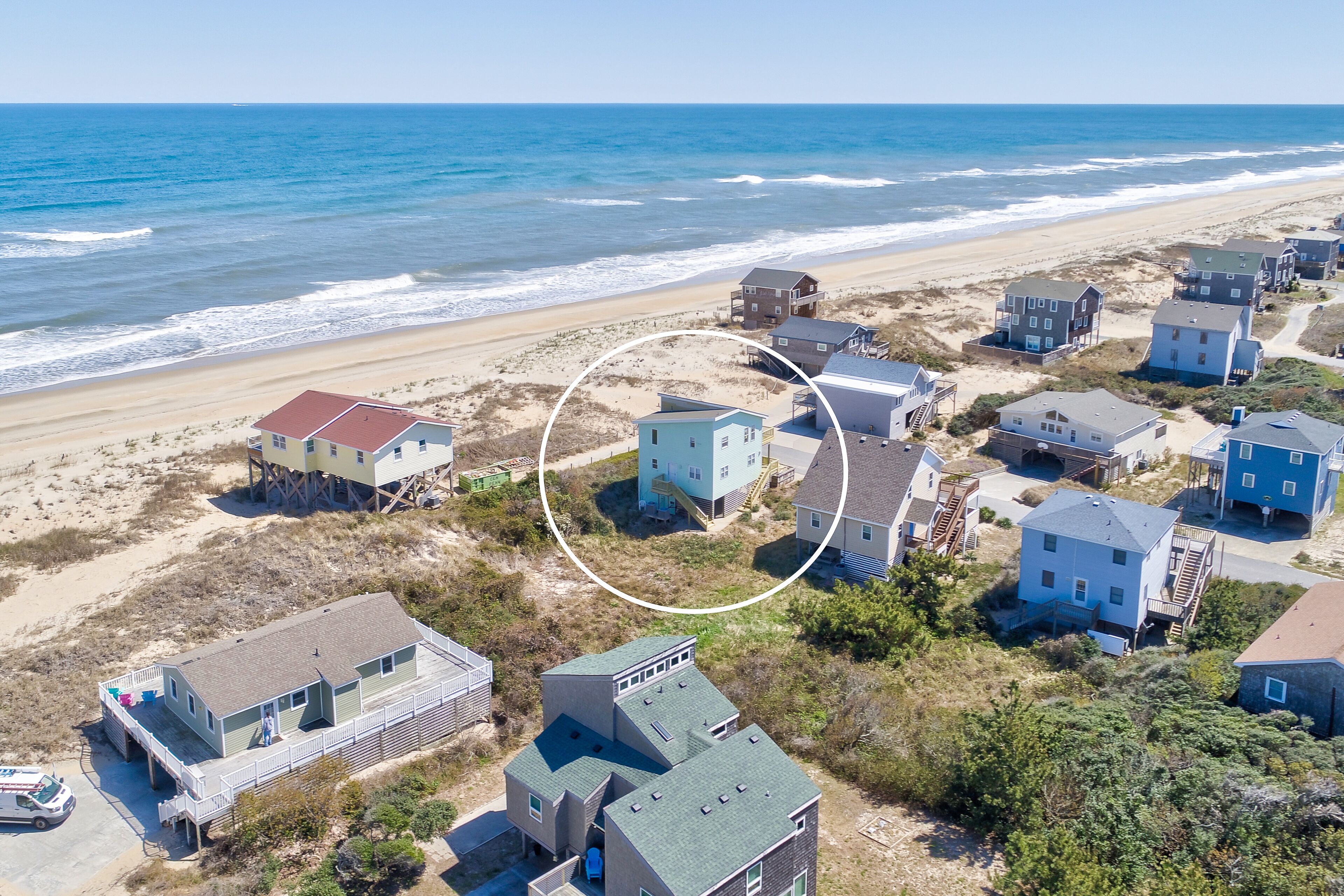 Ocean-view home with private hot tub, balcony, washer/dryer