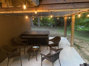 Terrace/patio - Newly Remodeled, Close to the lake, hot tub, and game room (Mount Nebo)